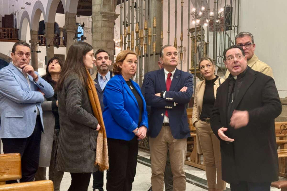 Visita del Ayuntamiento de Talavera de la Reina y la Diputación de Toledo a la basílica del Prado de la ciudad. Foto: Ayuntamiento de Talavera