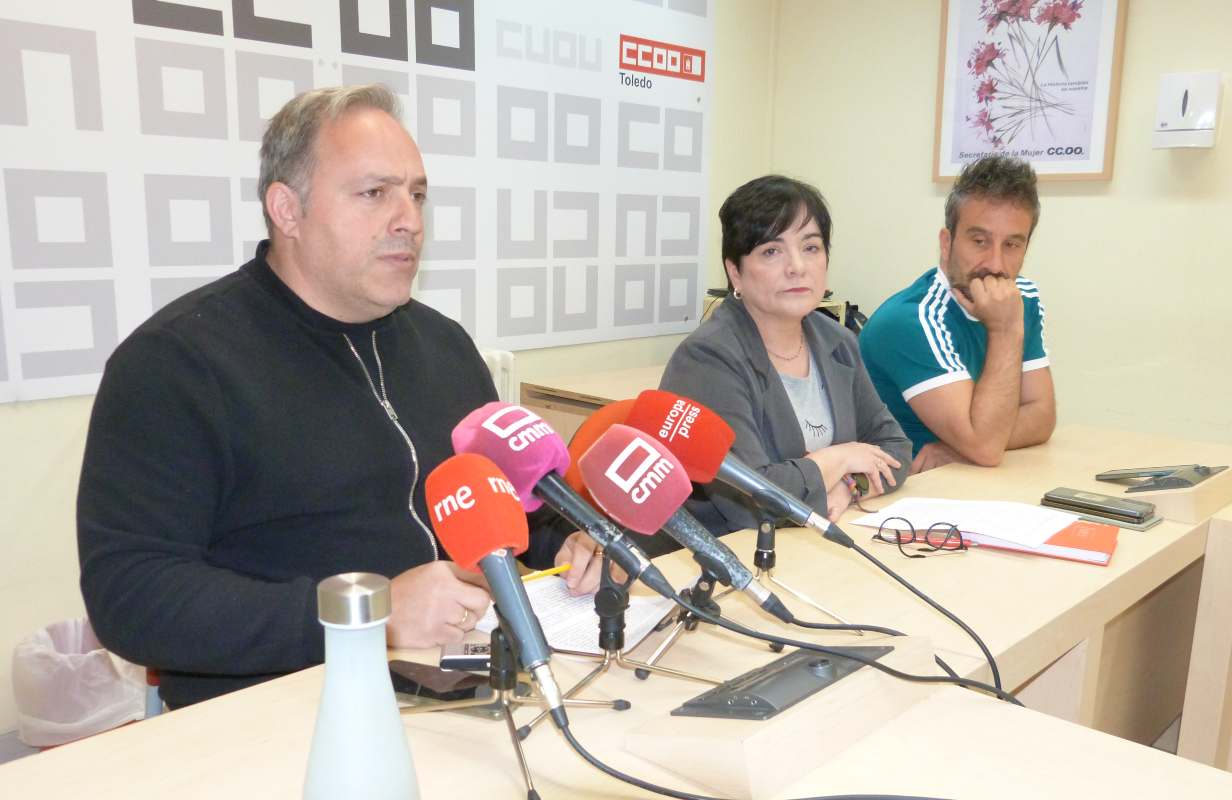 Federico Pérez (izquierda), Charo Cuadra y José Ángel Díaz, en la rueda de prensa de CCOO.