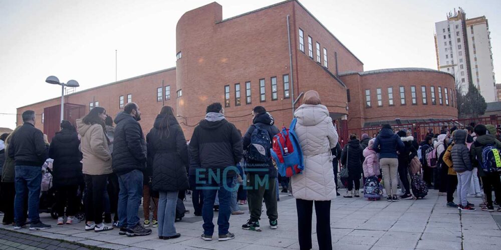 Imagen de la concentración en el CEIP Rosa Parks, en Toledo. Imagen: Rebeca Arango.