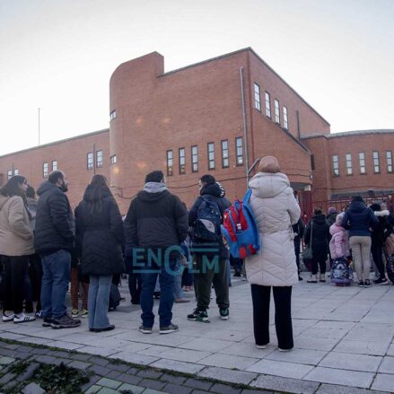 Imagen de la concentración en el CEIP Rosa Parks, en Toledo. Imagen: Rebeca Arango.