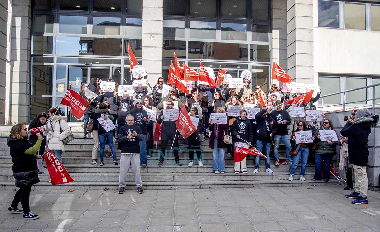 Concentración de los trabajadores del 112 ante la Consejería de Hacienda y Administraciones Públicas de Castilla-La Mancha