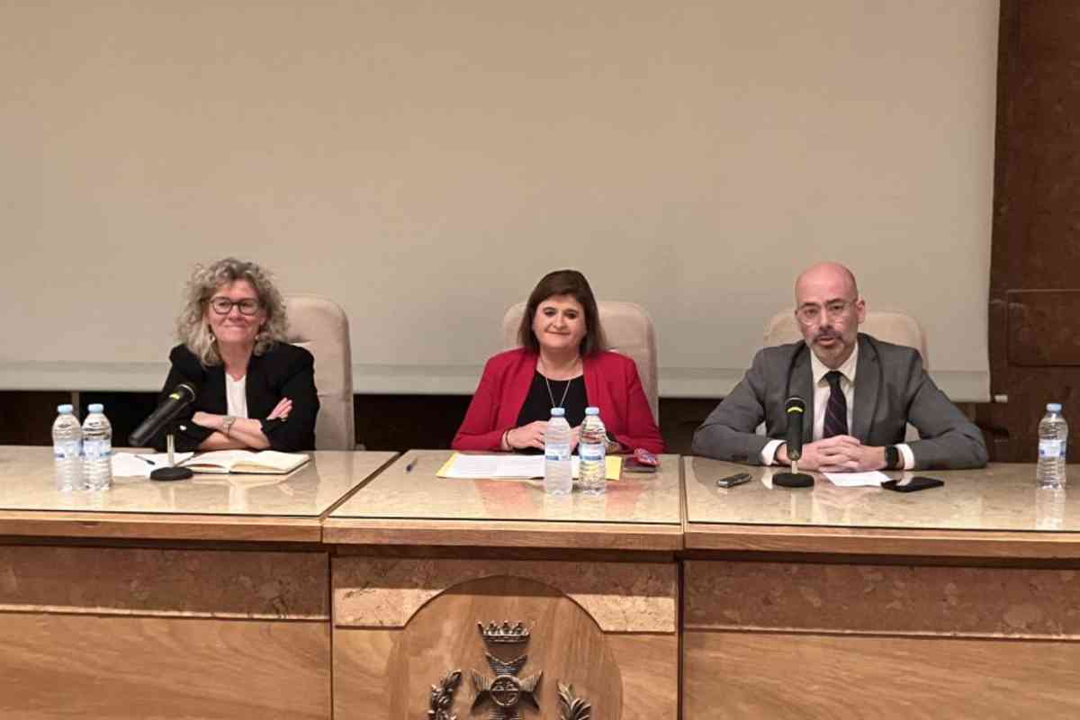 En el centro la nueva directora del ICS, Ana María Izaguirre. Foto: Junta de Castilla-La Mancha