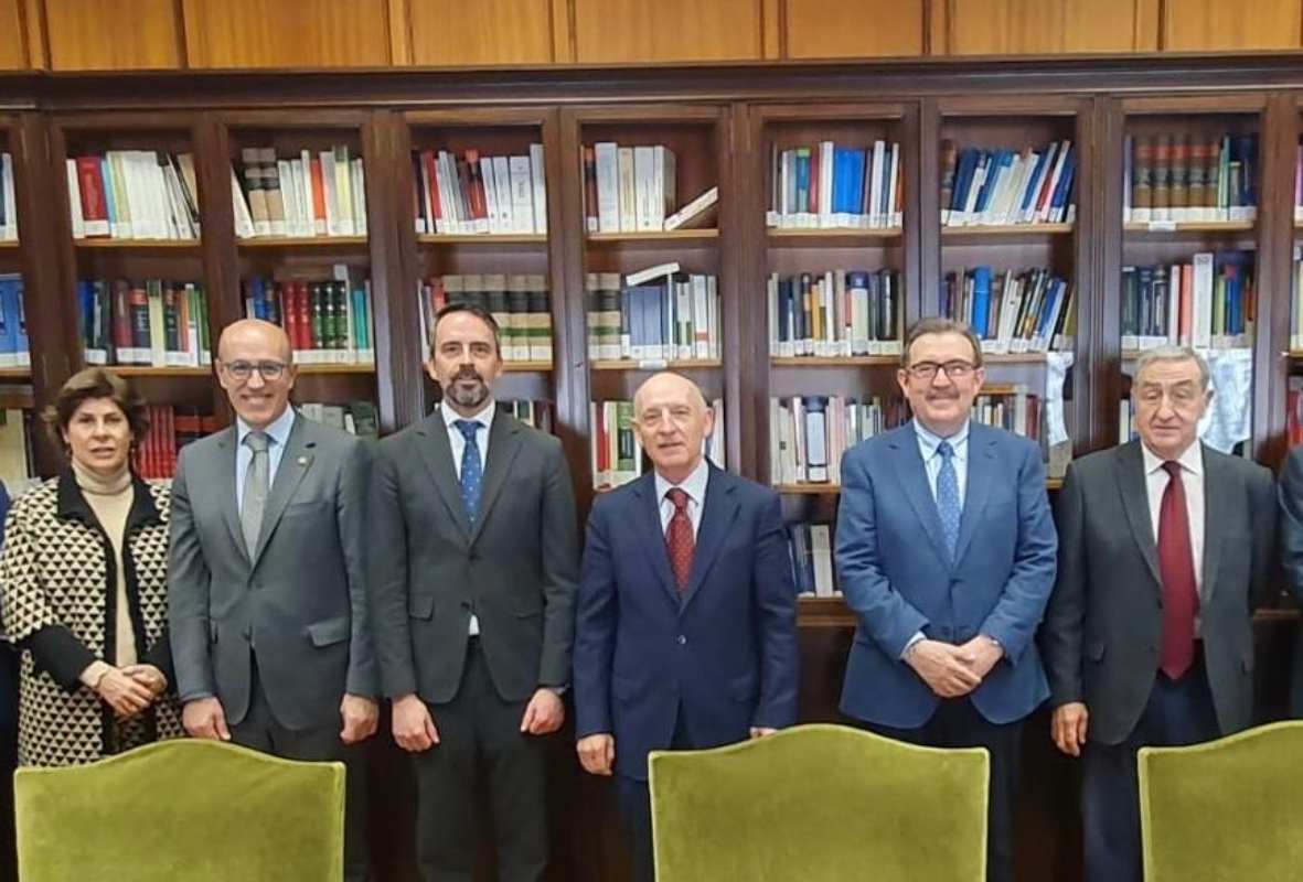 El secretario de Estado de Justicia, Manuel Olmedo, se ha reunido en Albacete con representantes del sector jurídico de Castilla-La Mancha.