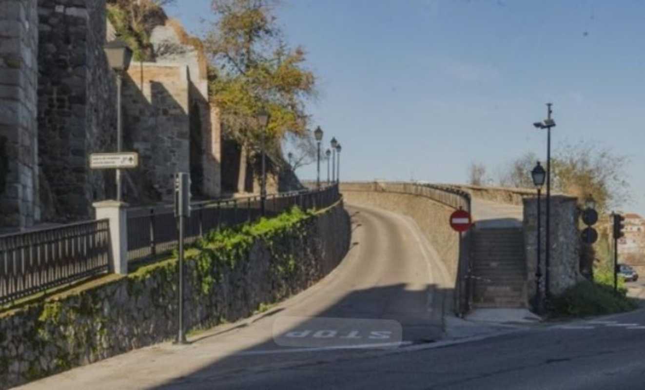 Imagen de la conexión de la calle Gerardo Lobo en el entorno del Puente de Alcántara.