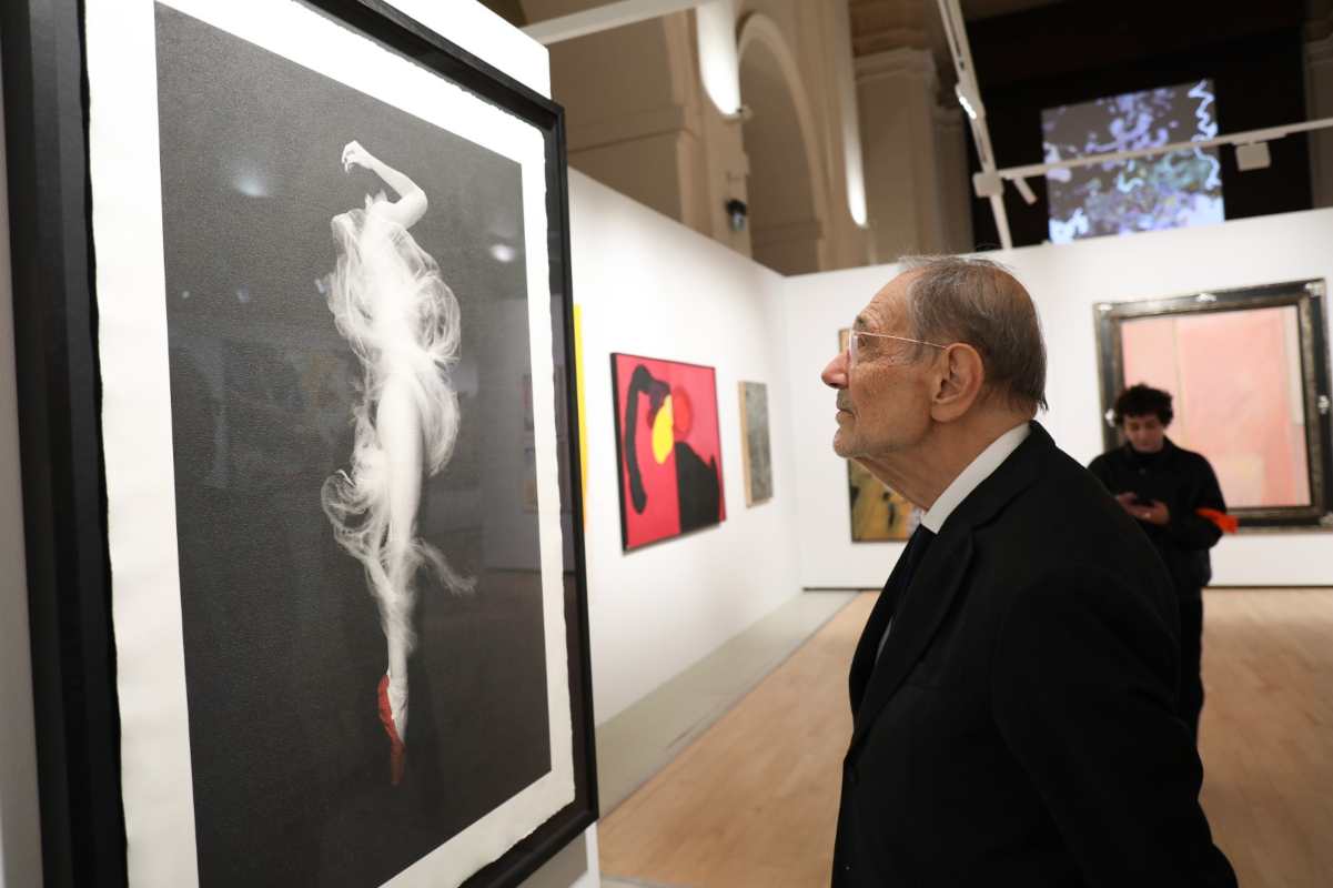 Javier Solana visitando la exposición en Toledo.