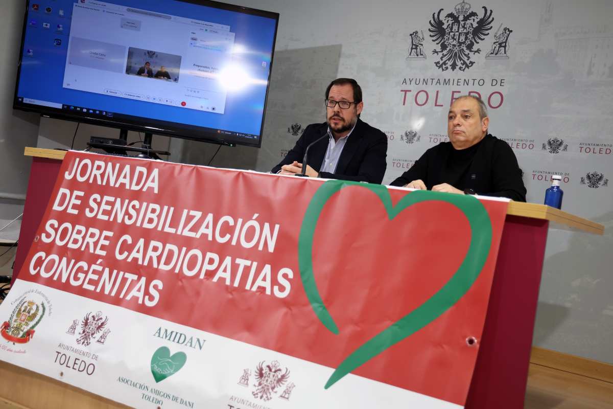 La plaza del Ayuntamiento, escenario de prácticas de reanimación cardiopulmonar