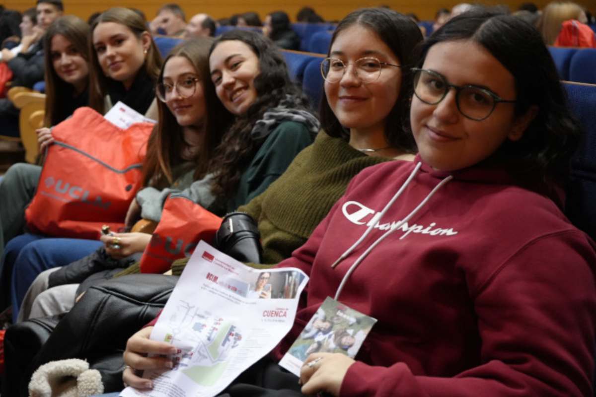 Estudiantes preuniversitarios en una visita al campus de la UCLM de Cuenca