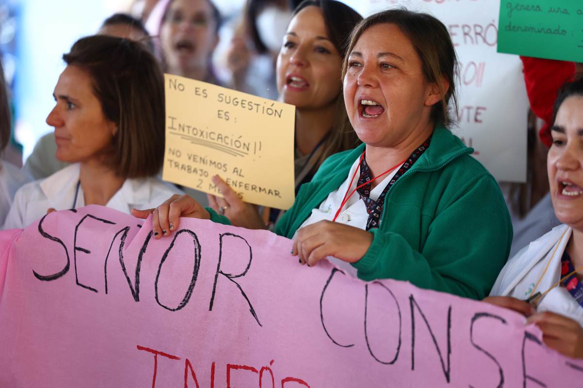 Los trabajadores exigieron que se pare la actividad en los laboratorios afectados. Foto: EFE.