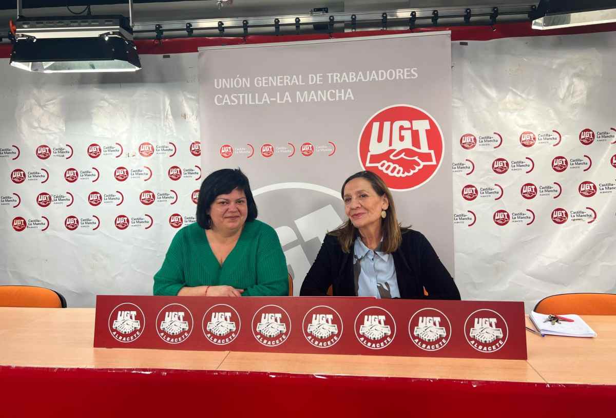 La responsable de UGT Servicios Públicos Albacete, María José Tomás, y la de la Federación de Sanidad y Servicios Sociosanitarios de CCOO, Milagros Martínez.