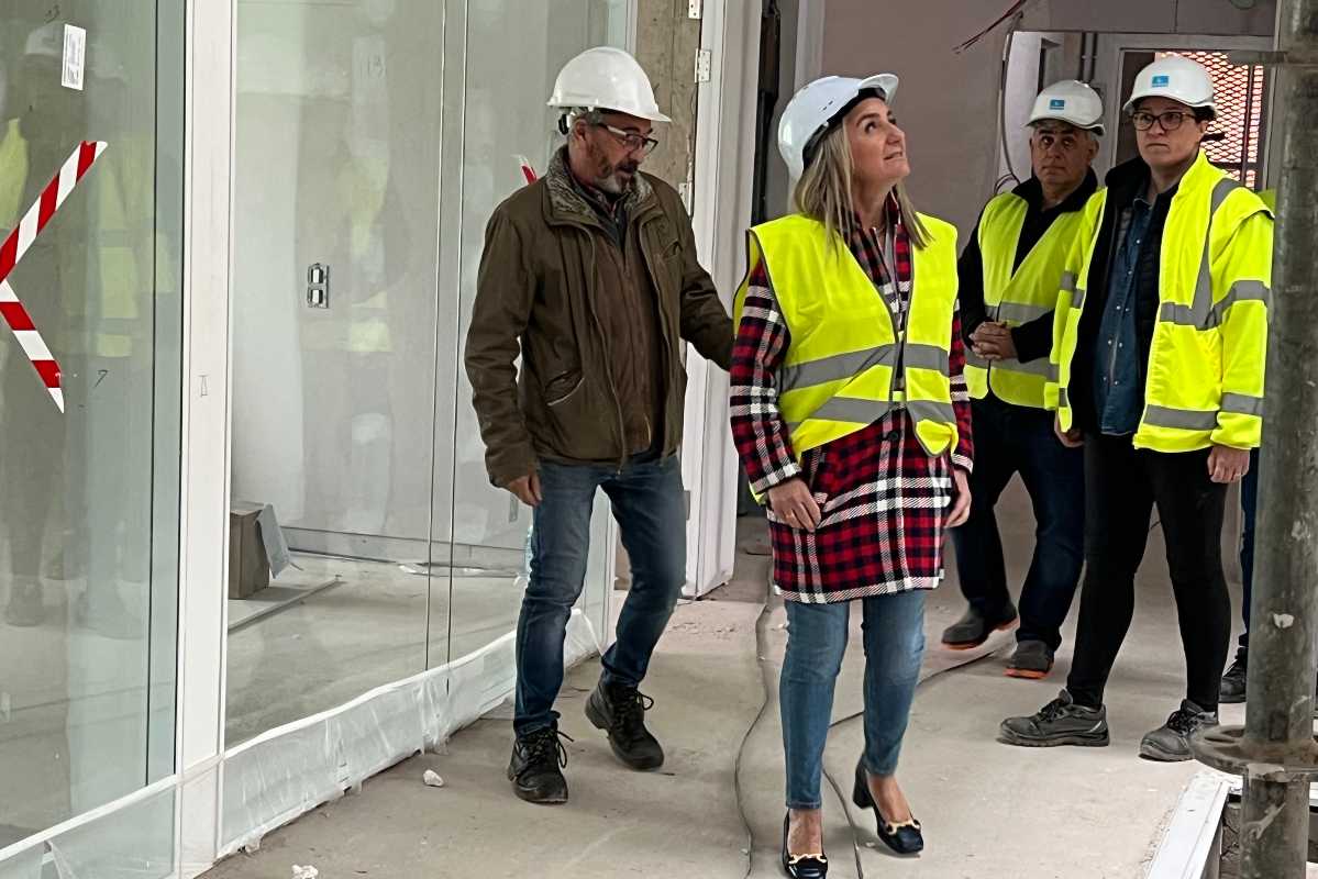 Milagros Tolón visitó las obras del Instituto de Medicina Legal de Toledo.