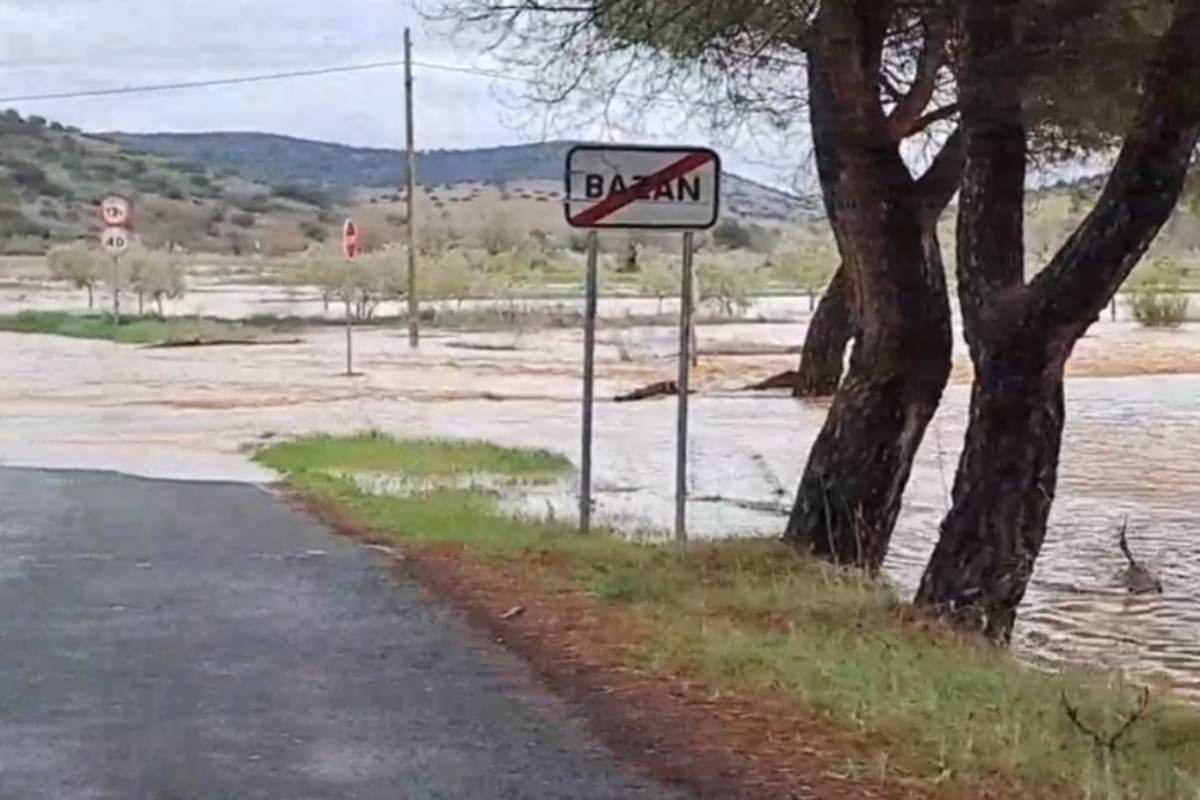 Cortada la carretera que une Bazán con Viso del Marqués - Foto: Clotilde Segura (Facebook)