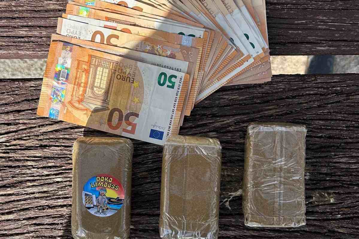 Guardia Civil mercancía tabletas hachís y dinero