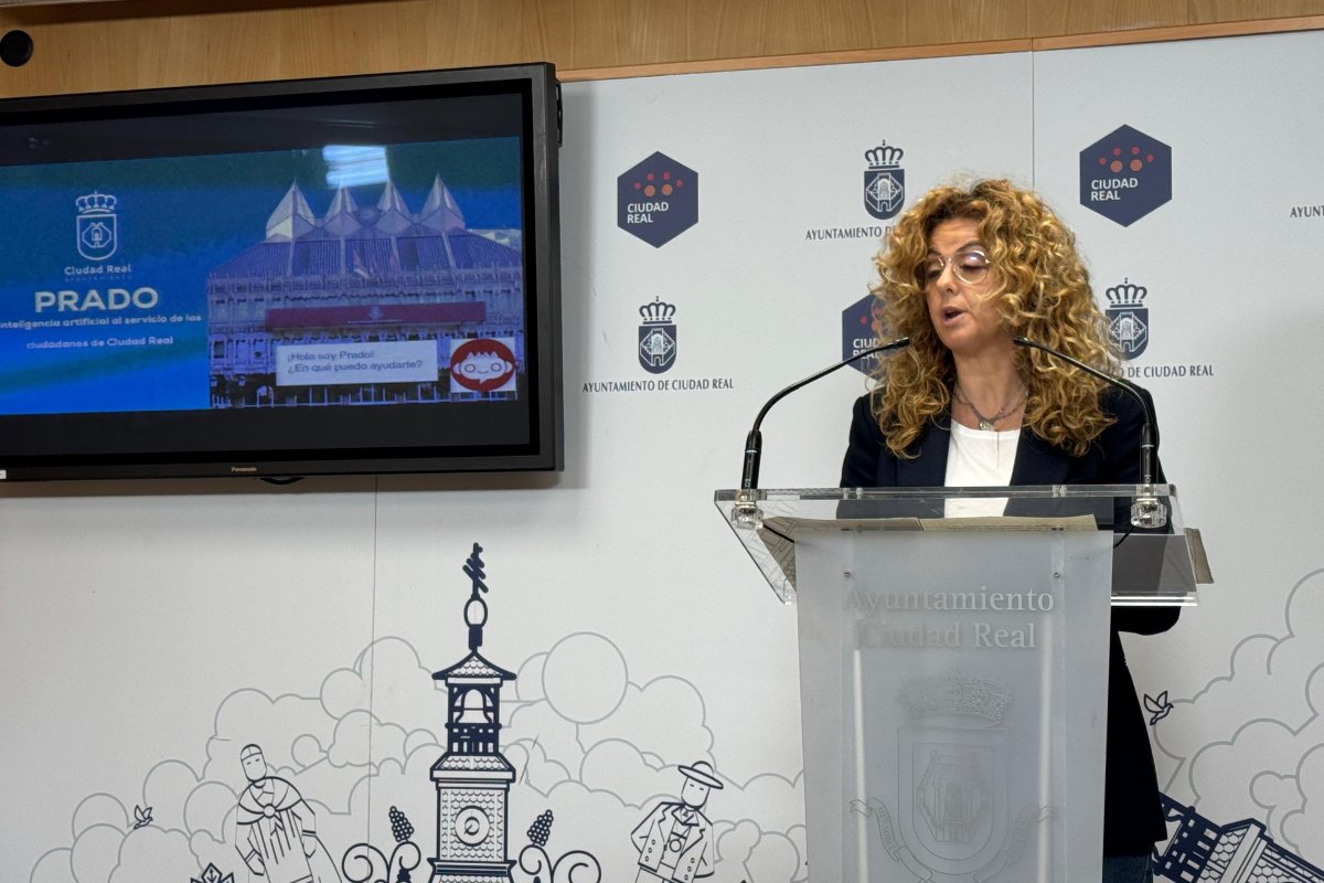 La concejala de Servicios a la Ciudad, Mar Sánchez Izarra, durante la presentación de 'Prado'