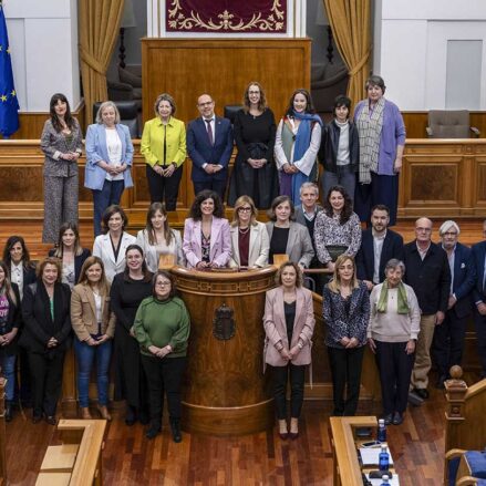 cto institucional con motivo del Día Internacional de la Mujer ceelbrado este miércoles en las Cortes de Castilla-La Mancha. EFE/Ángeles Visdómine