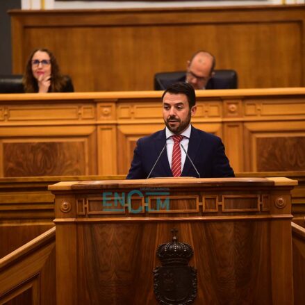 La diputada en las Cortes de Castilla-La Mancha por Vox Iván Sánchez. Foto: ENCLM / Rebeca Arango