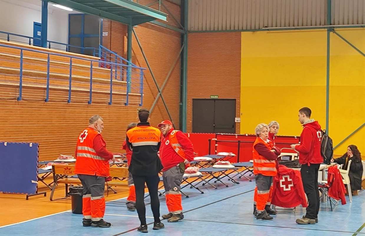 Albergue que Cruz Roja ha habilitado en el pabellón de Escalona.