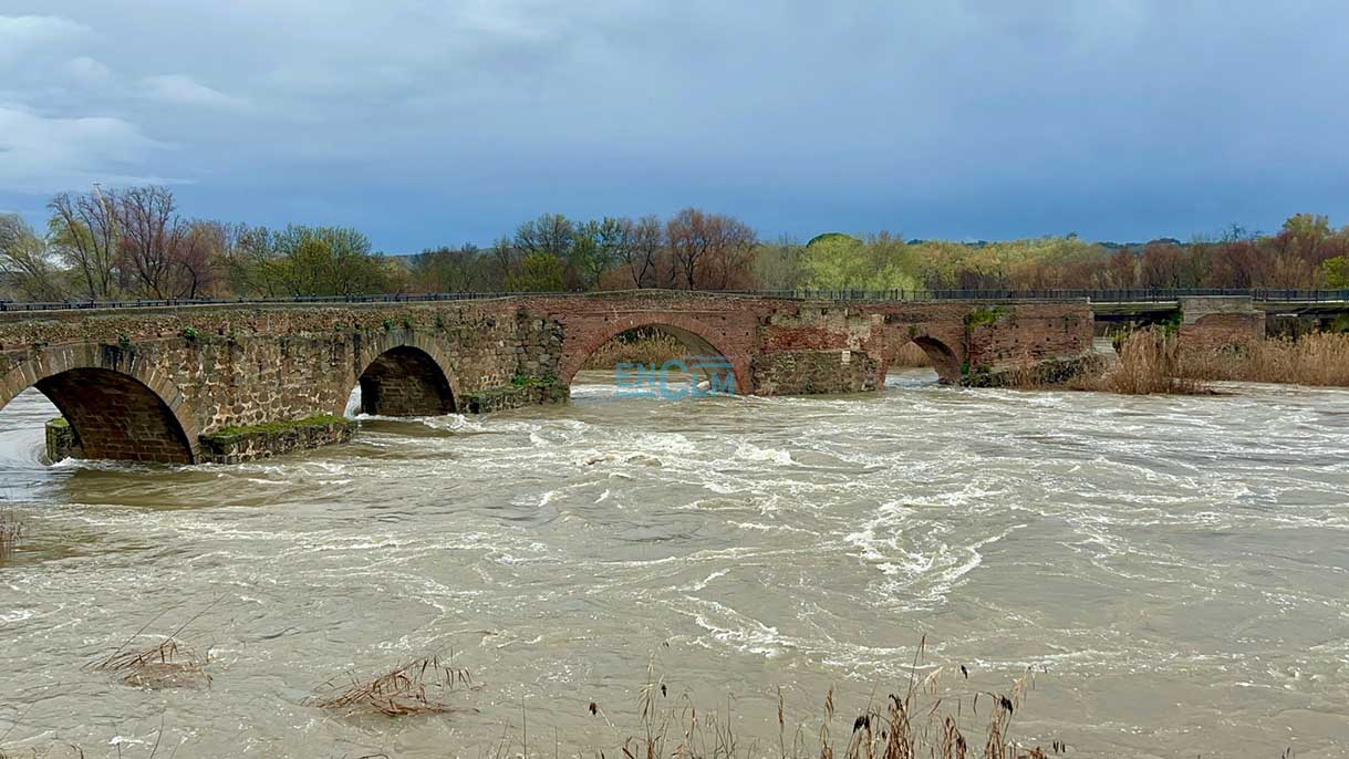 Crecida del río tajo a su paso por Talavera de la Reina (Toledo)