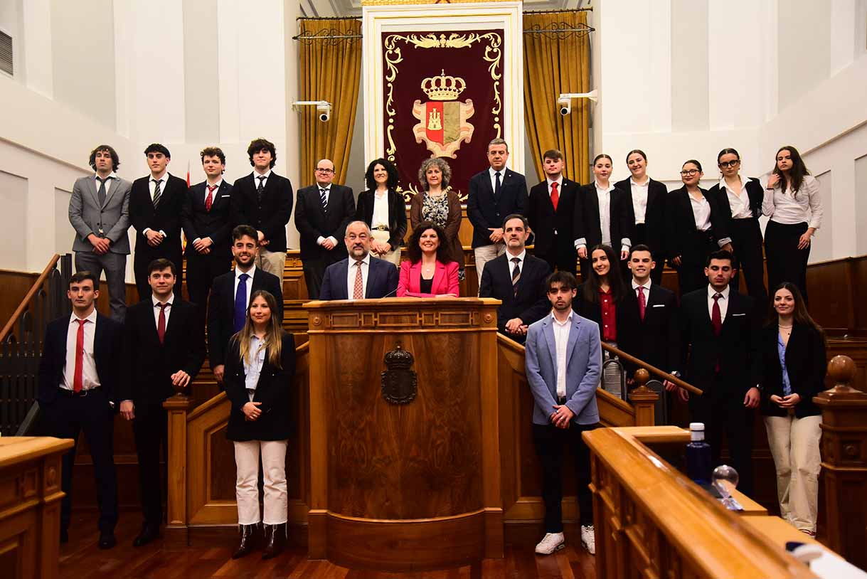 Final de la Liga de Debate de la UCLM en las Cortes de Castilla-La Mancha