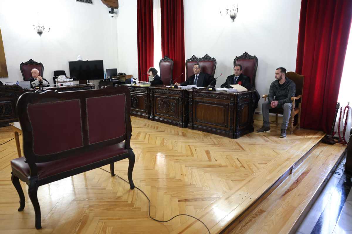 Juicio en la Audiencia de Toledo este lunes contra un hombre por el asesinato de otro a machetazos en Toledo. EFE/ Ismael Herrero.