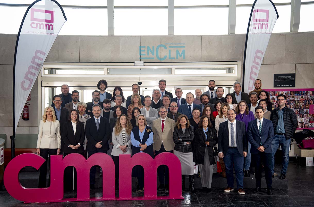 Foto de familia de la 'Declaración de Castilla-La Mancha contra la desinformación'. Foto: Rebeca Arango.