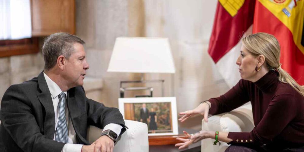 El presidente de Castilla-La Mancha, Emiliano García-Page, y la presidenta de Extremadura, María Guardiola.