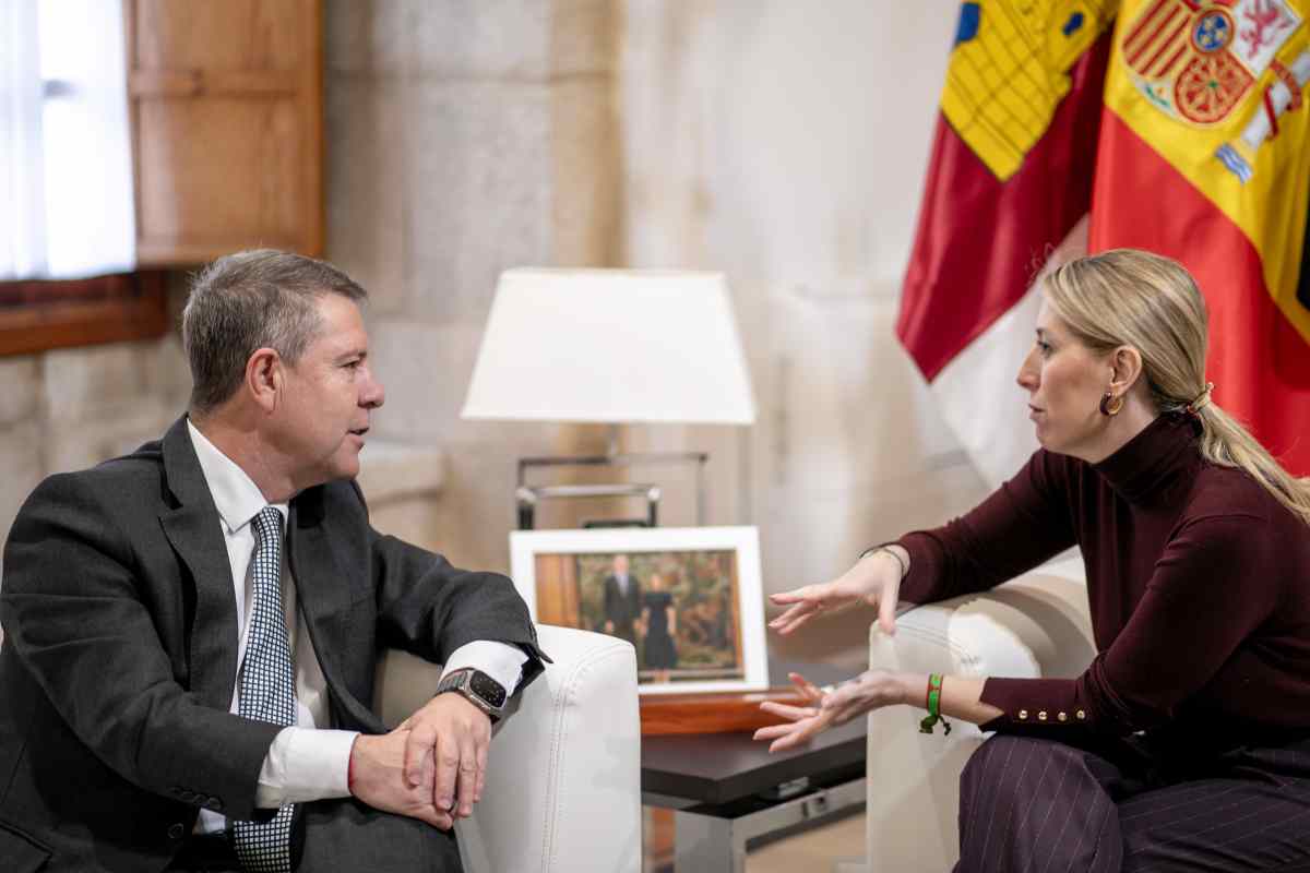 El presidente de Castilla-La Mancha, Emiliano García-Page, y la presidenta de Extremadura, María Guardiola.