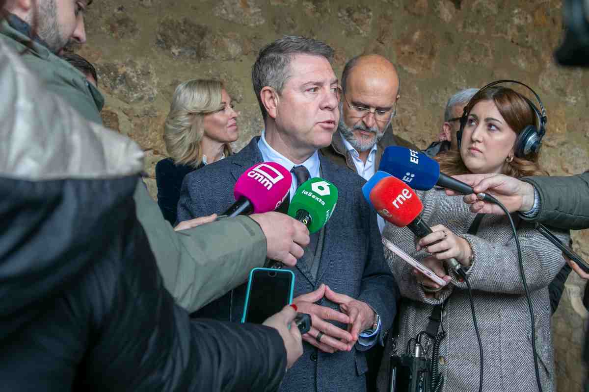 El presidente de Castilla-La Mancha, Emiliano García-Page, ha presidido, en Mira, la Comisión de Coordinación para la recuperación de esta localidad tras la DANA.