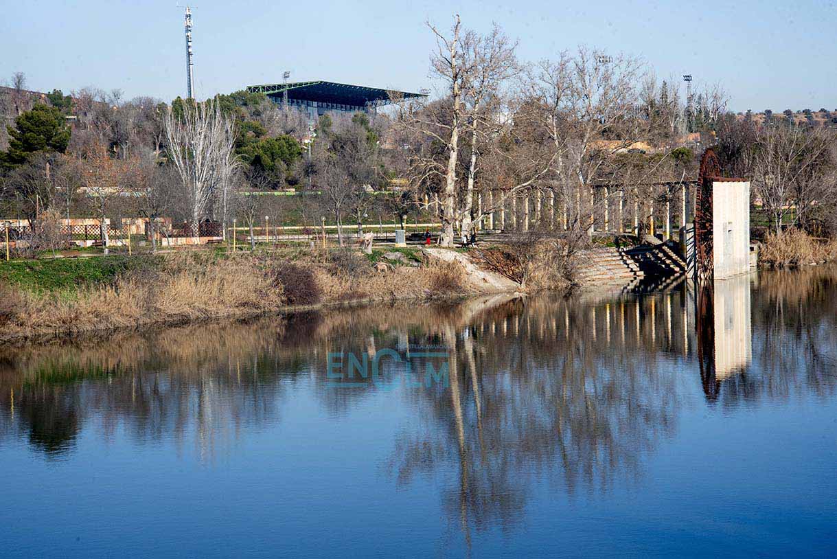 El Tajo a su paso por el parque de Safont en Toledo.