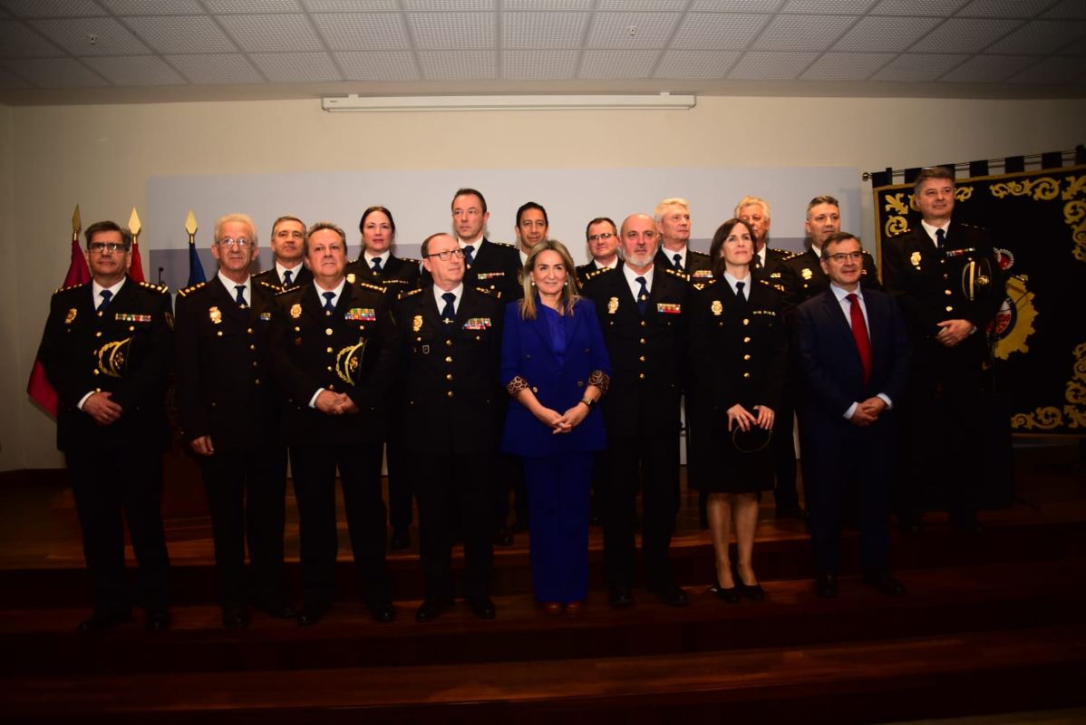 Foto de familia de la toma de posesión de Manuel Domínguez como nuevo comisario jefe de la Policía Nacional en Toledo. Foto: Rebeca Arango.