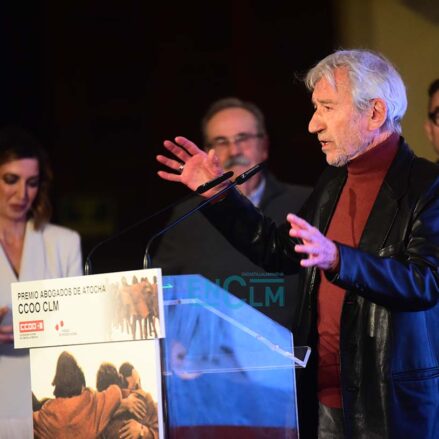 José Sacristán, tras recogre el premio Abogados de Atocha.