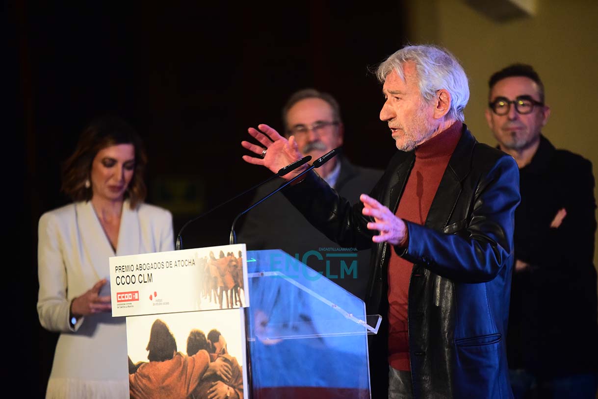 José Sacristán, tras recogre el premio Abogados de Atocha.