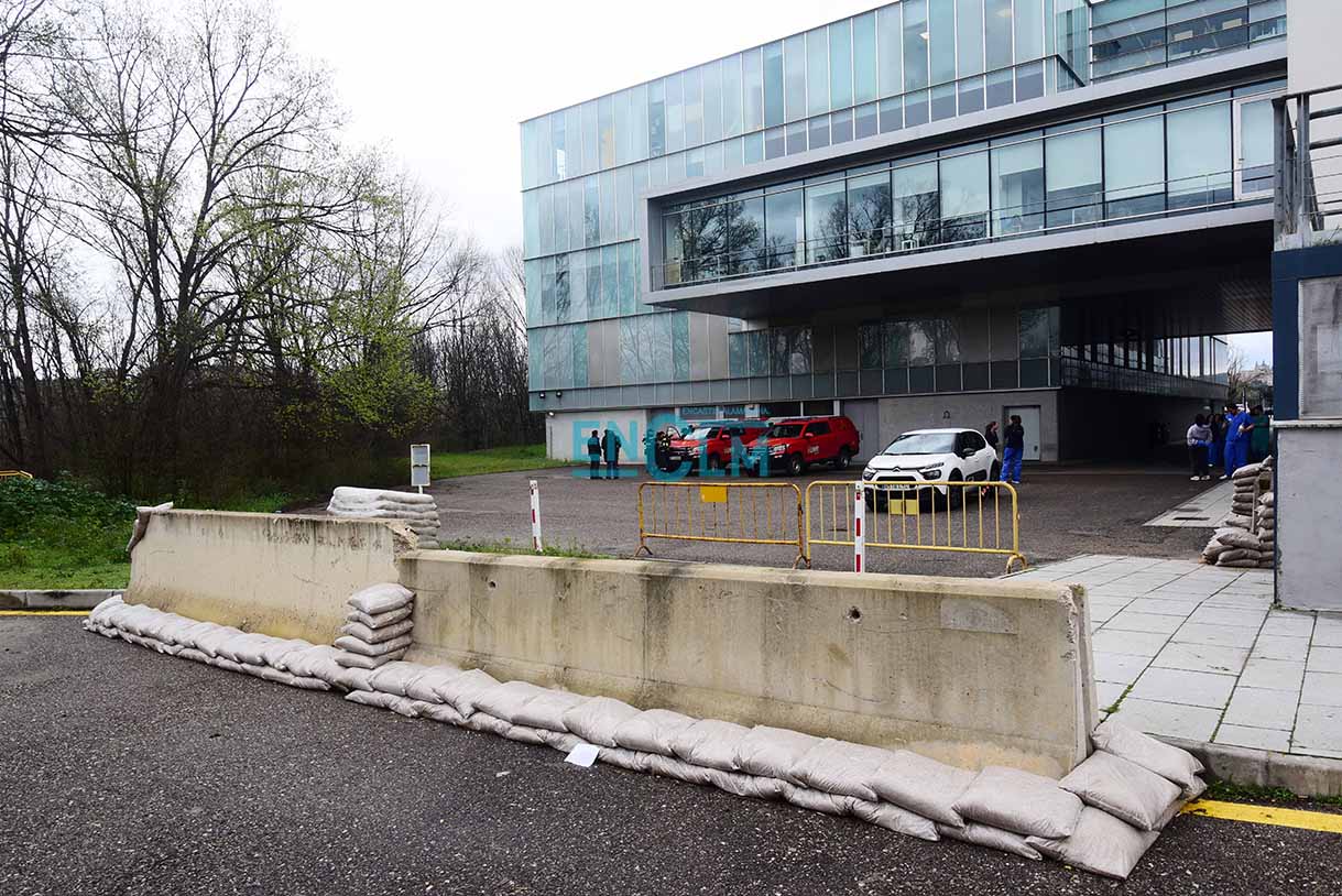 Imagen de una pequeña barrera junto al Hospital de Parapléjicos de Toledo. Foto: Rebeca Arango.