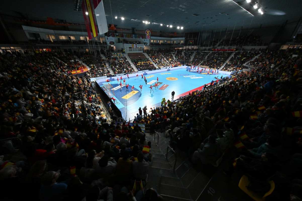 Este fue el impresionante aspecto del Quijote Arena para arropar a los 'Hispanos'. Foto: RFEB.