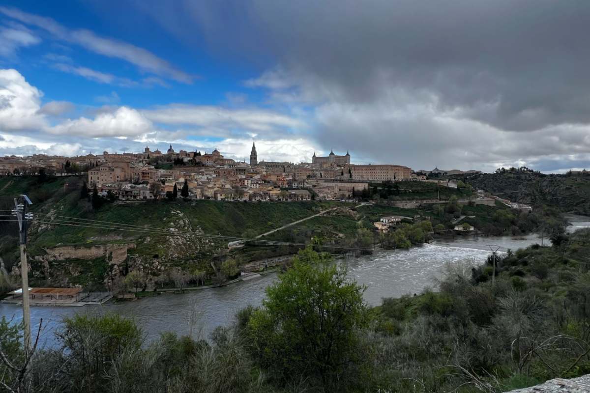 Foto del río Tajo este domingo a su paso por Toledo