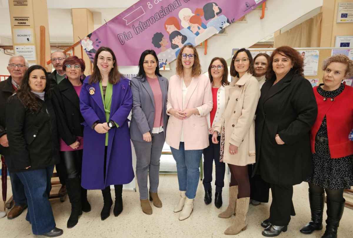 Sara Simón en el IES ‘La Besana’ de Corral de Almaguer (Toledo) donde ha inaugurado las V Jornadas de Igualdad.