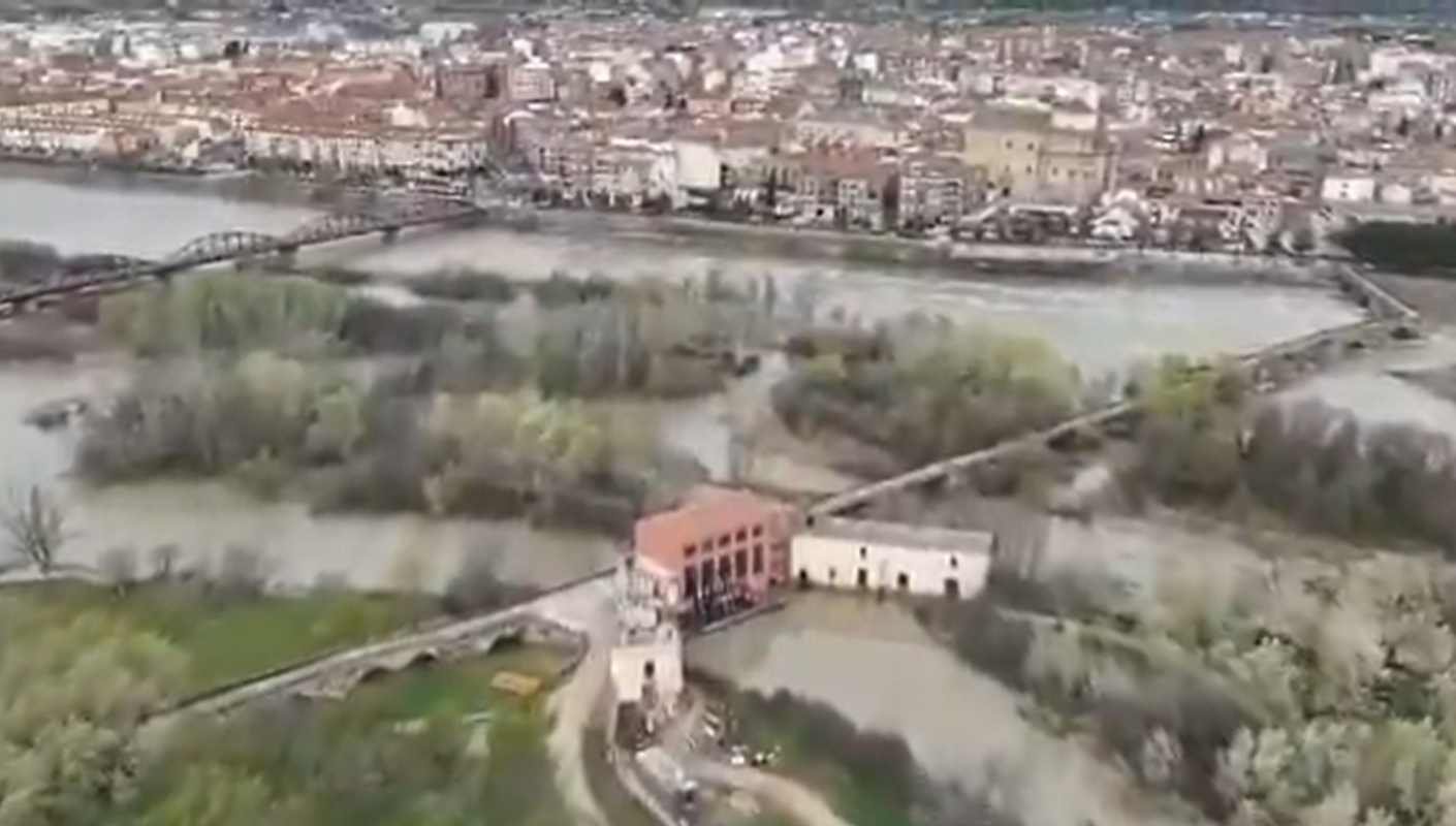 Foto de dron del río Tajo este viernes a su paso por Talavera. Foto: Policía Local