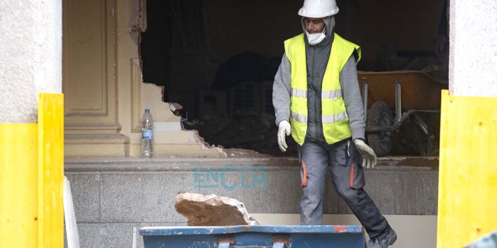 Foto de archivo de un trabajador en Toledo. ENCLM / Rebeca Arango